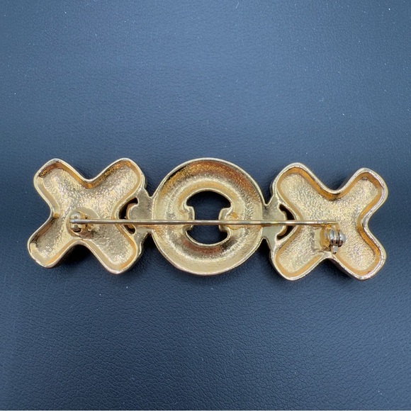 Pretty Black and Gold Tone XOX Hugs and Kisses Brooch - Picture 6 of 9